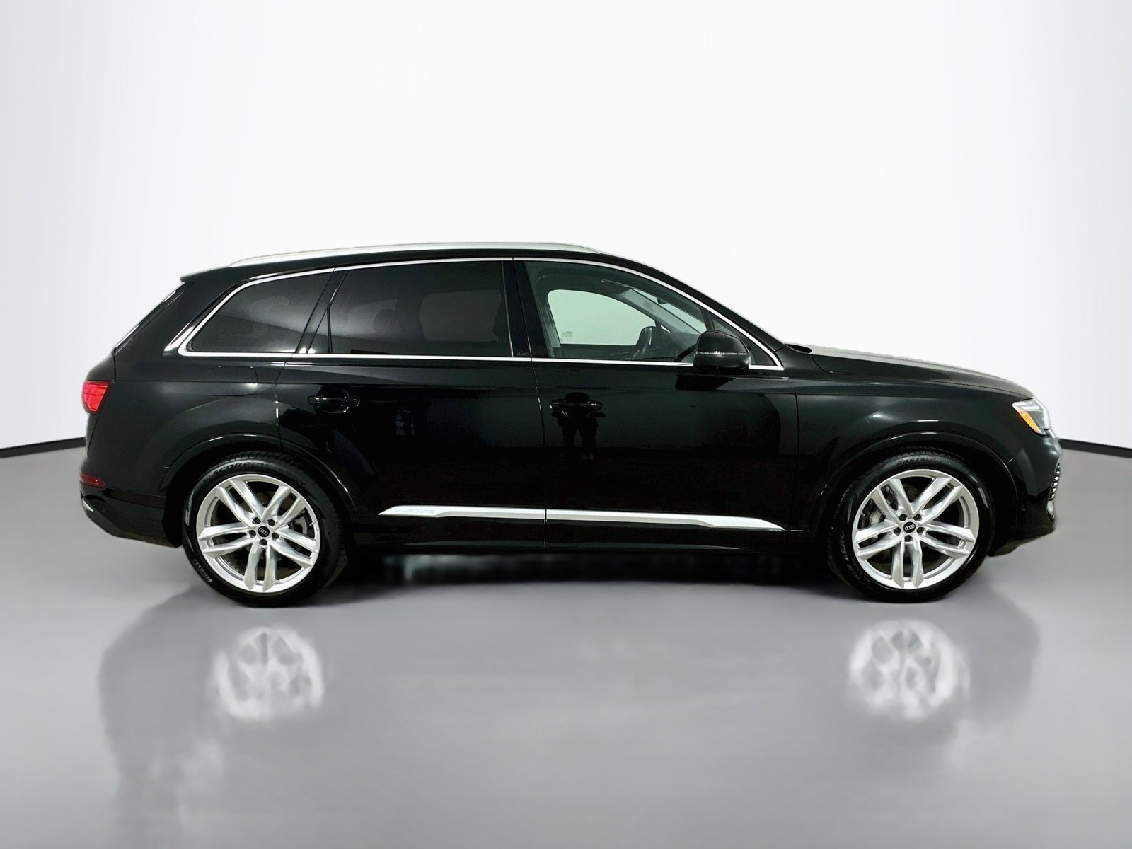 Used 2025 Audi Q7 3.0T Premium Plus w/ Premium Plus Package AWD/4WD image 4