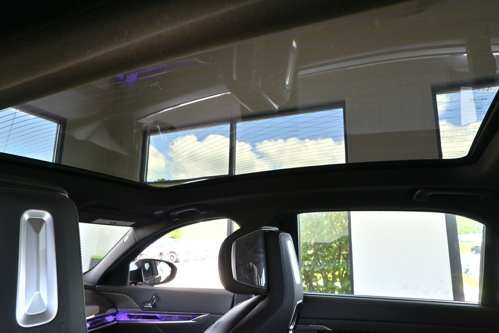 Used 2024 BMW i7 eDrive50 w/ M Sport Package image 13