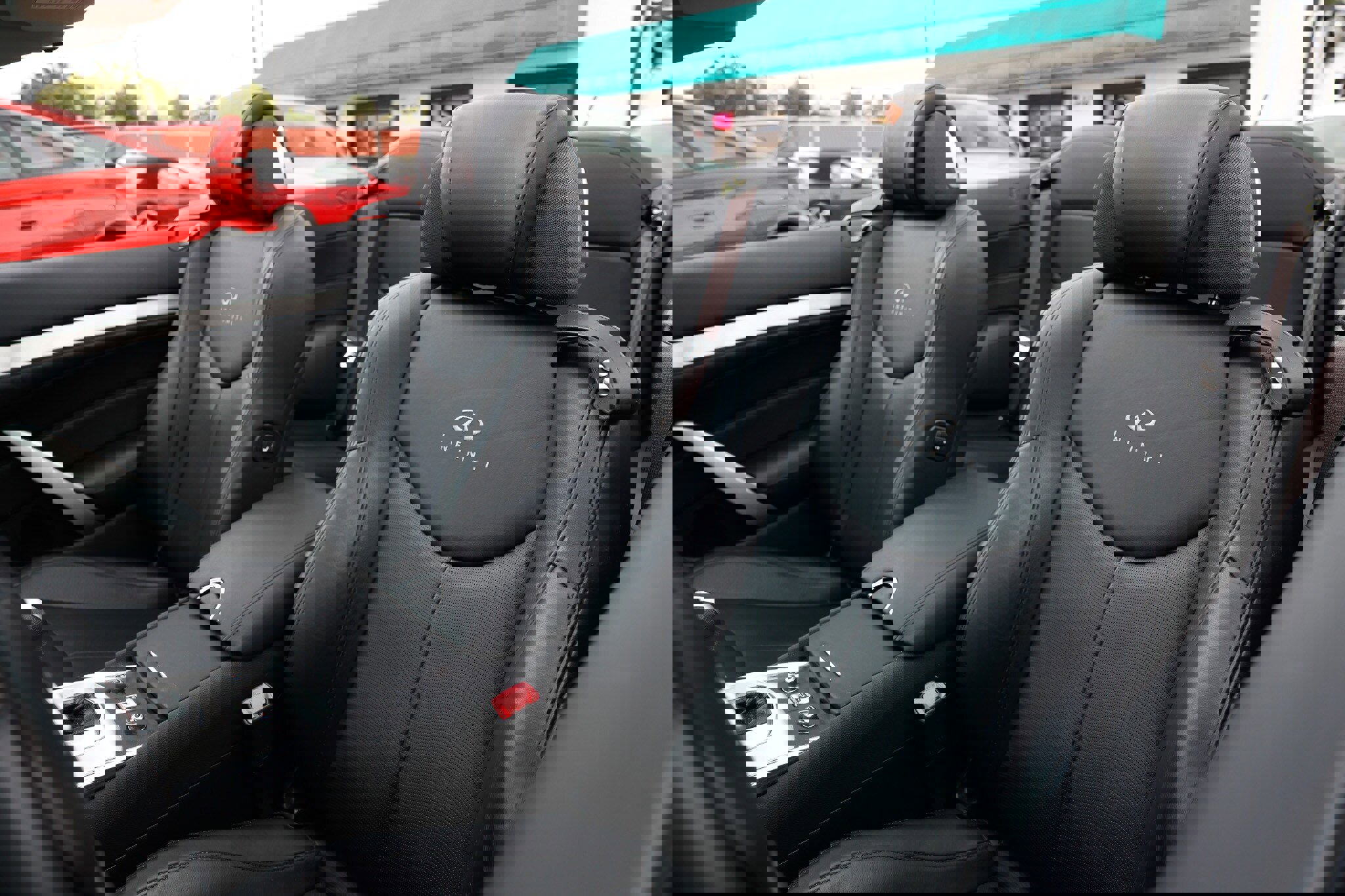 Used 2014 INFINITI Q60 Convertible w/ Premium Package image 9