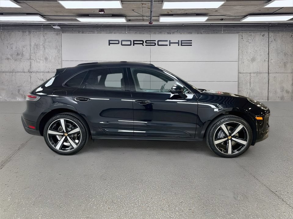 Certified 2026 Porsche Macan AWD/4WD image 8