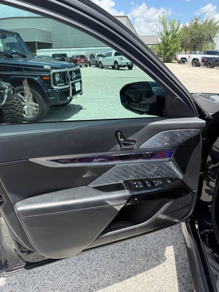 Used 2023 BMW 760i xDrive AWD/4WD image 10