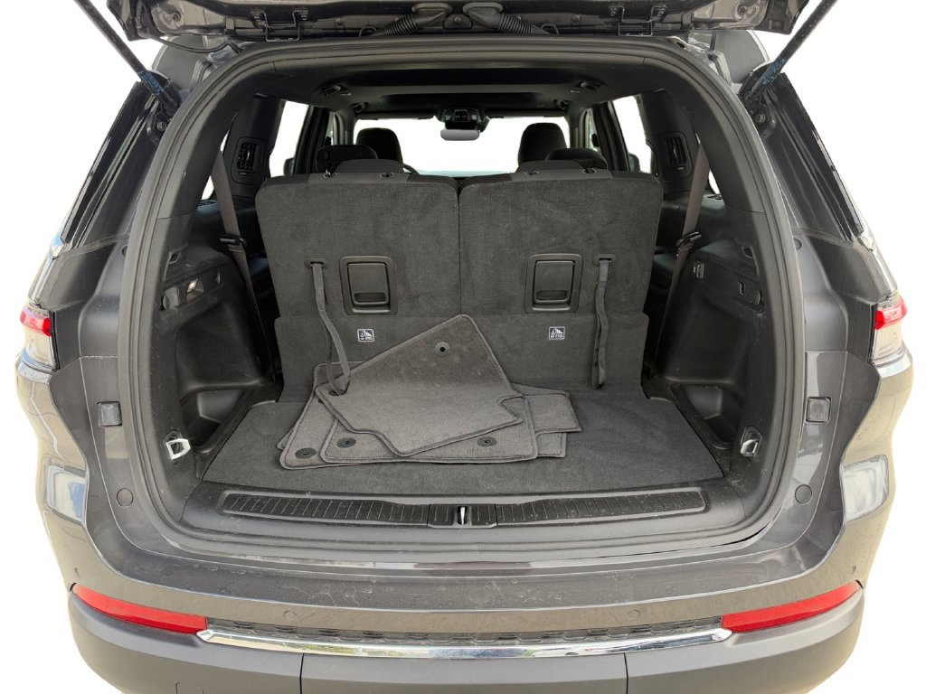 Used 2025 Jeep Grand Cherokee L Laredo RWD image 18