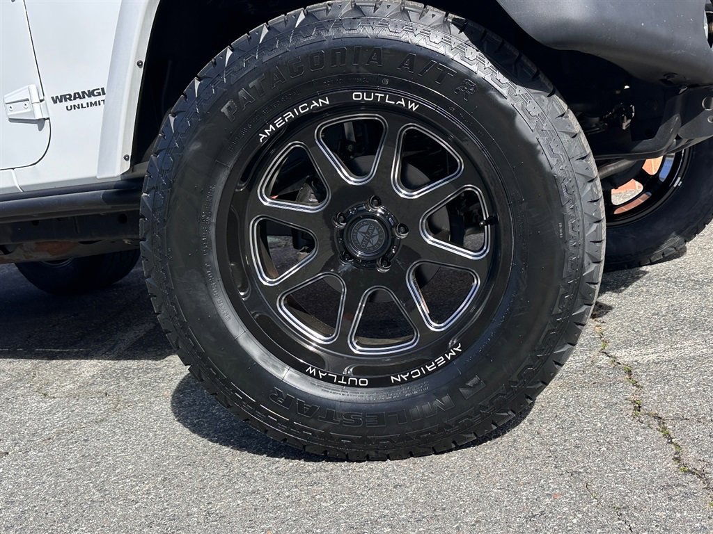 Used 2017 Jeep Wrangler Unlimited Sahara image 24