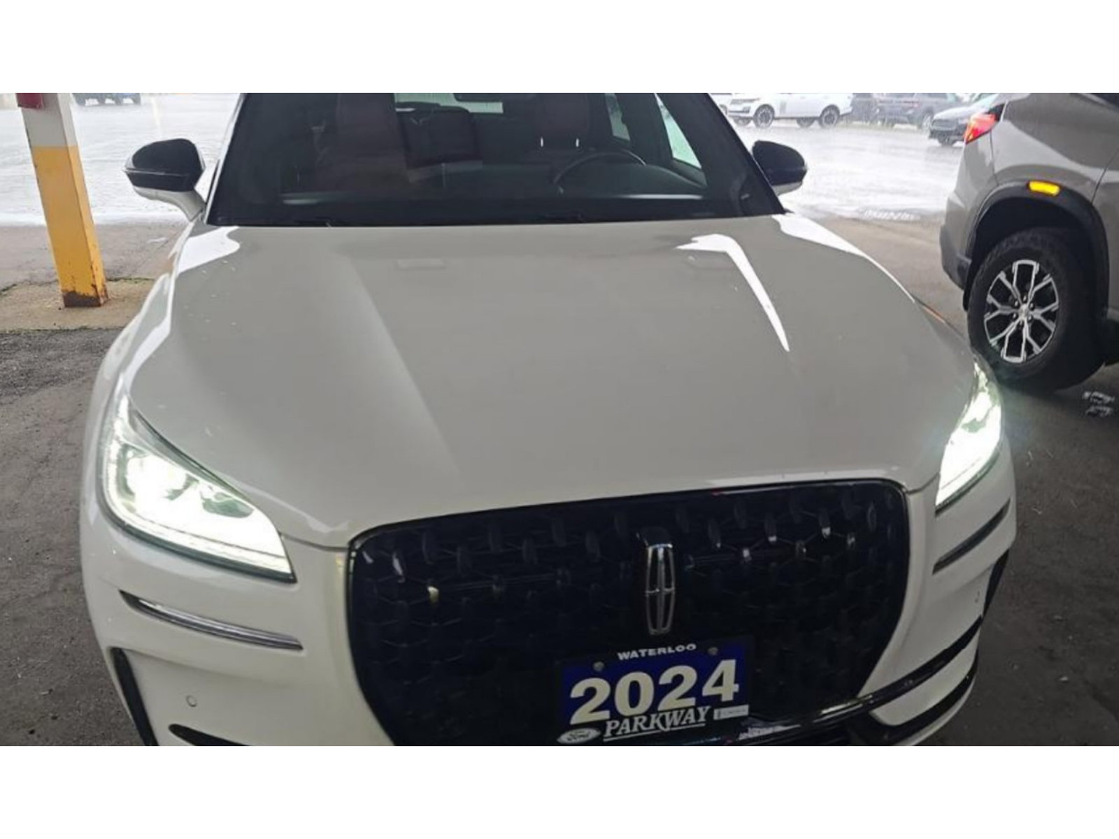 Used 2024 Lincoln Corsair Reserve w/ Equipment Group 201A AWD/4WD image 2