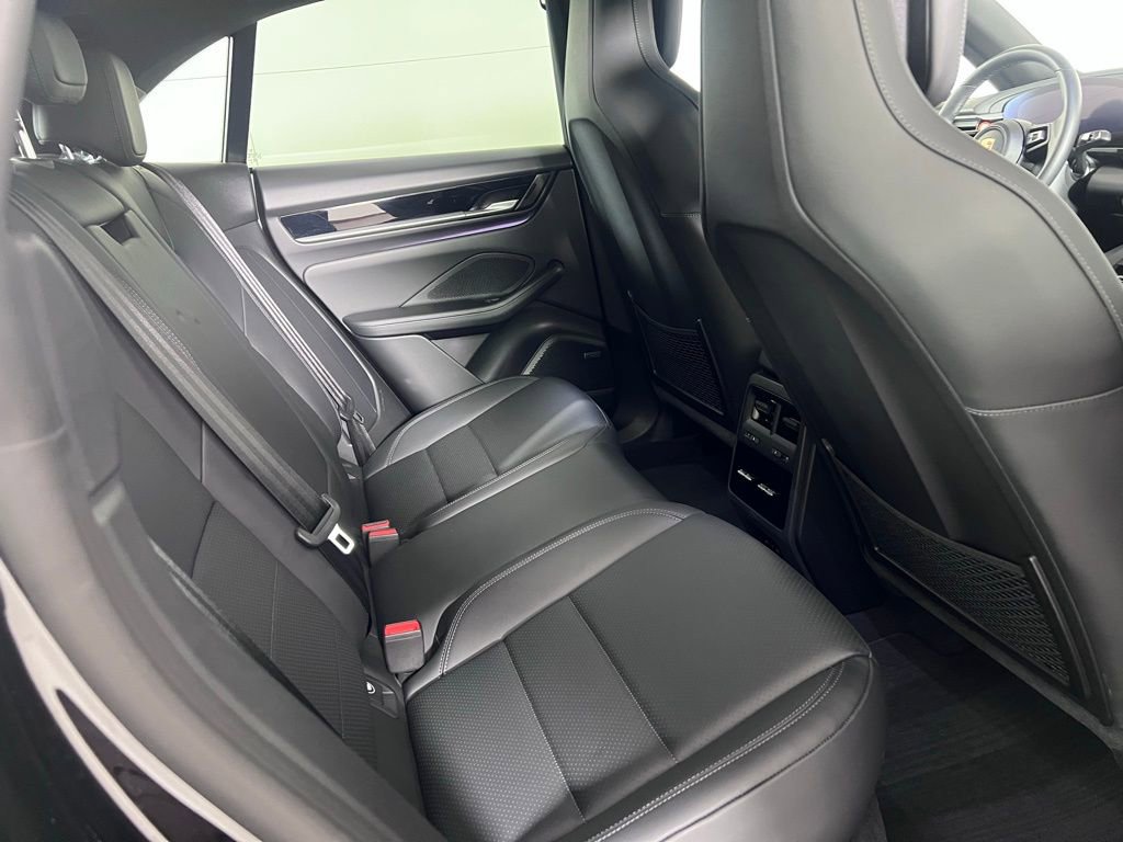 Certified 2025 Porsche Macan Electric image 24
