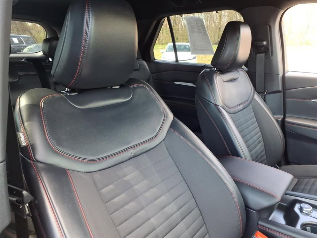 Used 2025 Ford Explorer ST-Line w/ Premium Package image 21