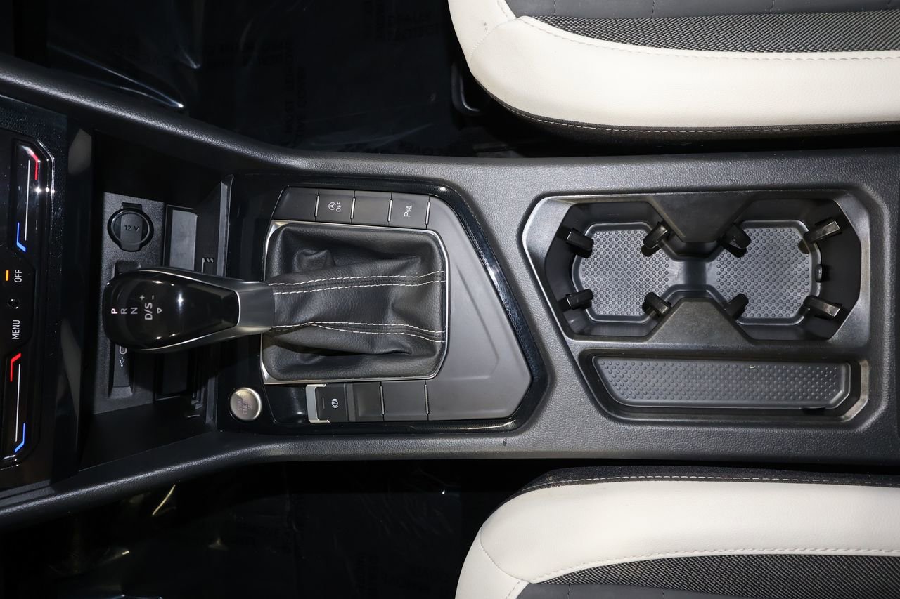 Used 2025 Volkswagen Taos SE image 14