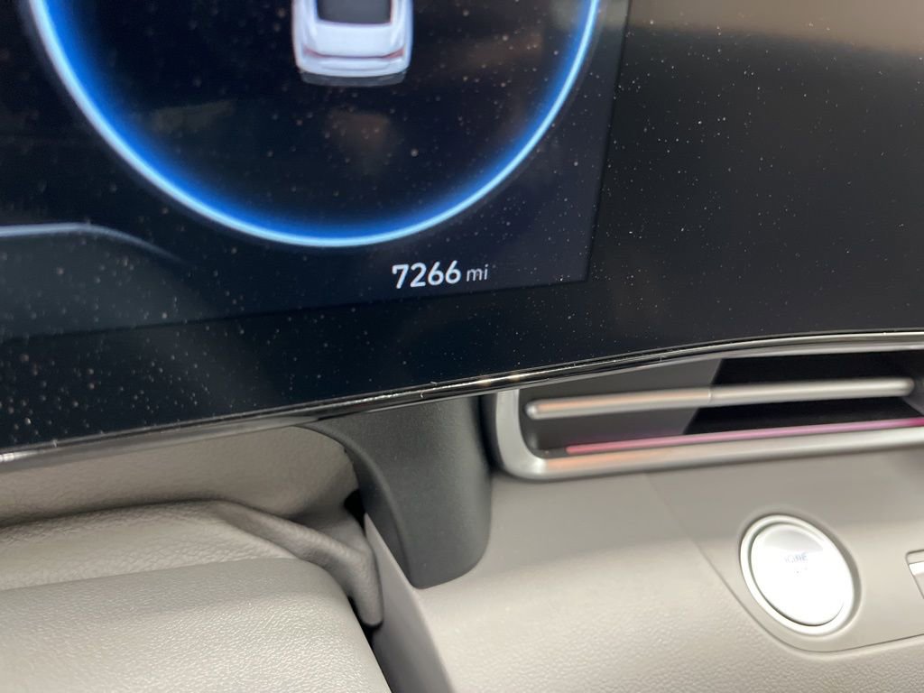 Used 2025 Hyundai Elantra SEL image 11