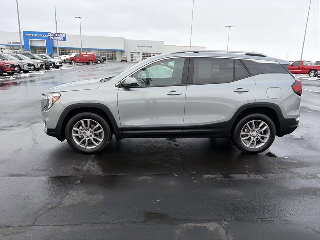 Used 2024 GMC Terrain SLT w/ Infotainment Package II image 8