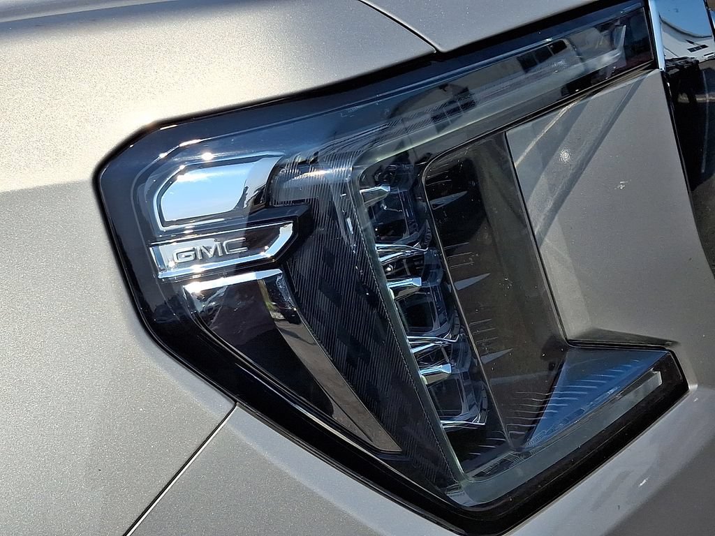 Certified 2021 GMC Yukon SLT w/ SLT Premium Package AWD/4WD image 9