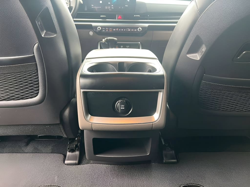 Used 2025 Kia Carnival FWD image 22