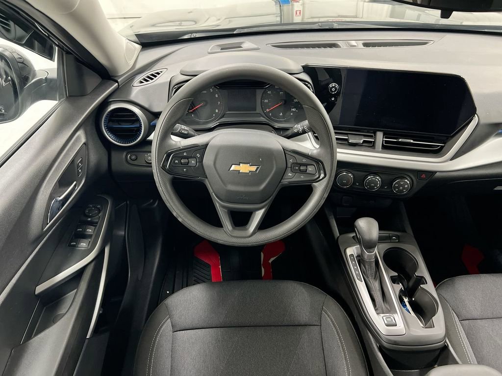 Used 2024 Chevrolet Trax LS w/ LS Convenience Package image 11