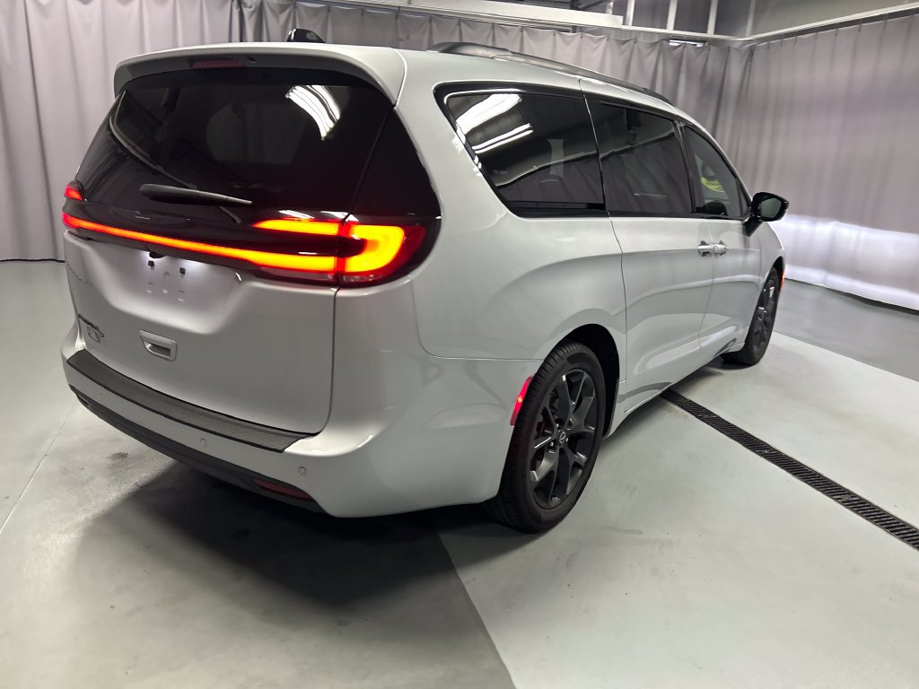 Used 2026 Chrysler Pacifica Select w/ S Appearance Package FWD image 7