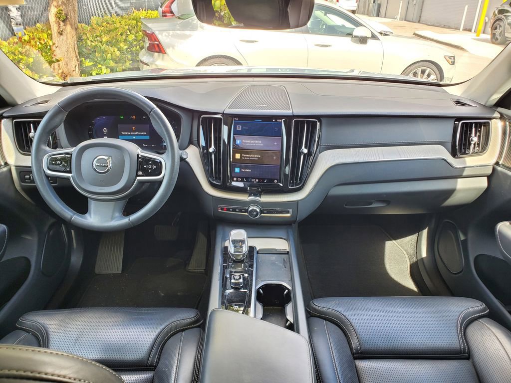Used 2022 Volvo XC60 B5 Inscription image 14