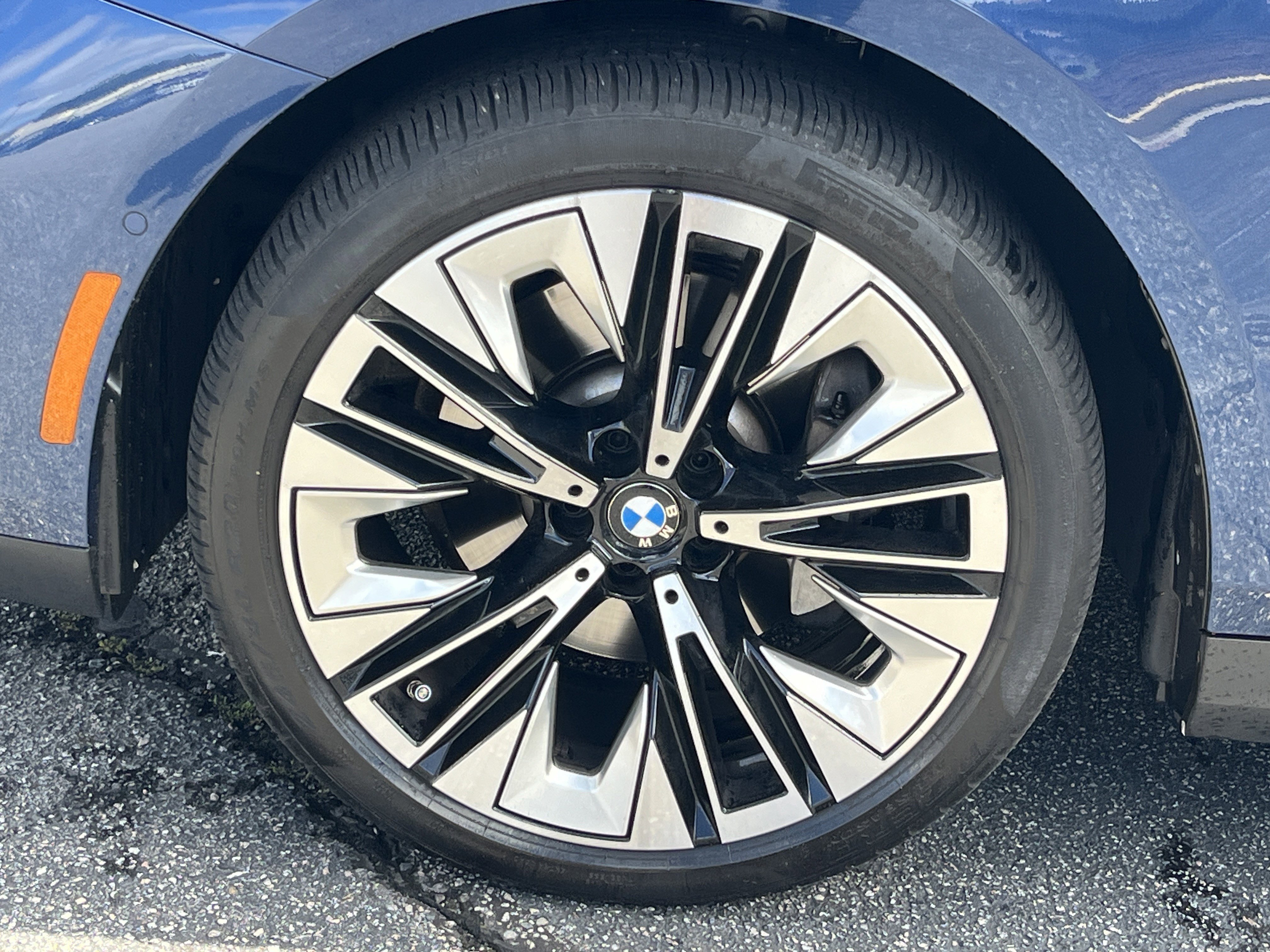 Used 2024 BMW 530i w/ Premium Package image 32