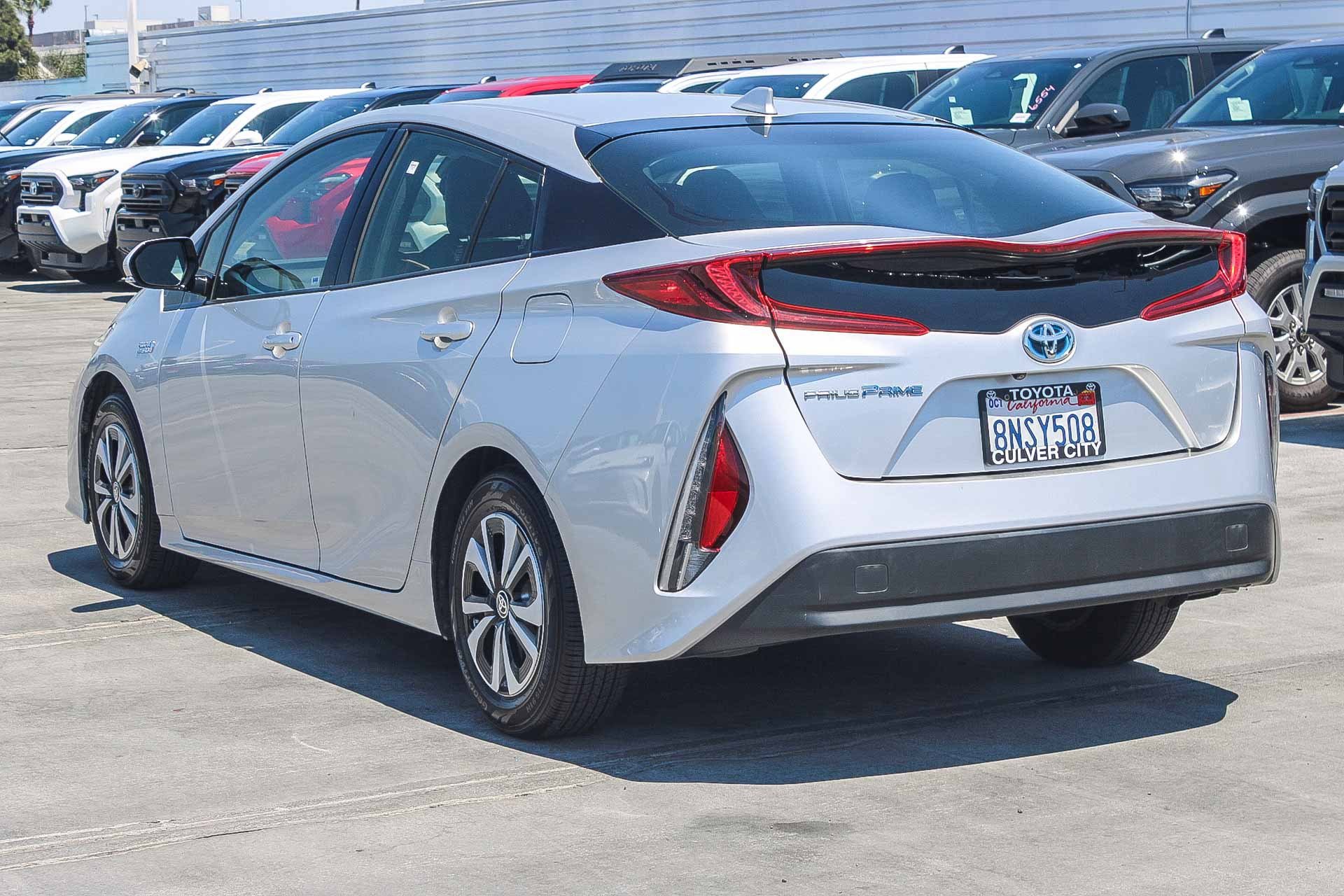 Certified 2017 Toyota Prius Prime Premium FWD image 7