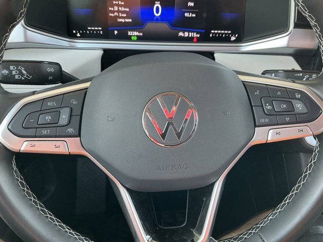 Used 2025 Volkswagen Taos SE image 29