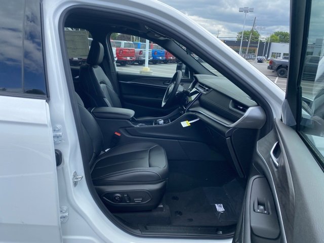 New 2025 Jeep Grand Cherokee Limited w/ Black Appearance Package image 27