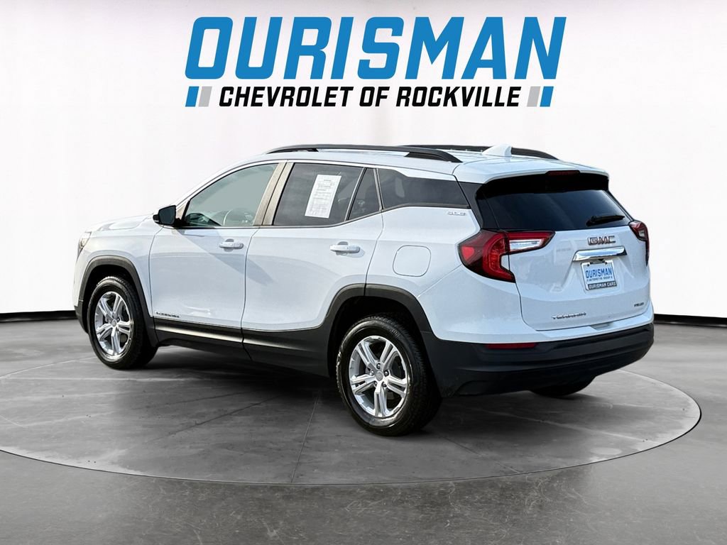 Used 2022 GMC Terrain SLE w/ Driver Convenience Package image 4