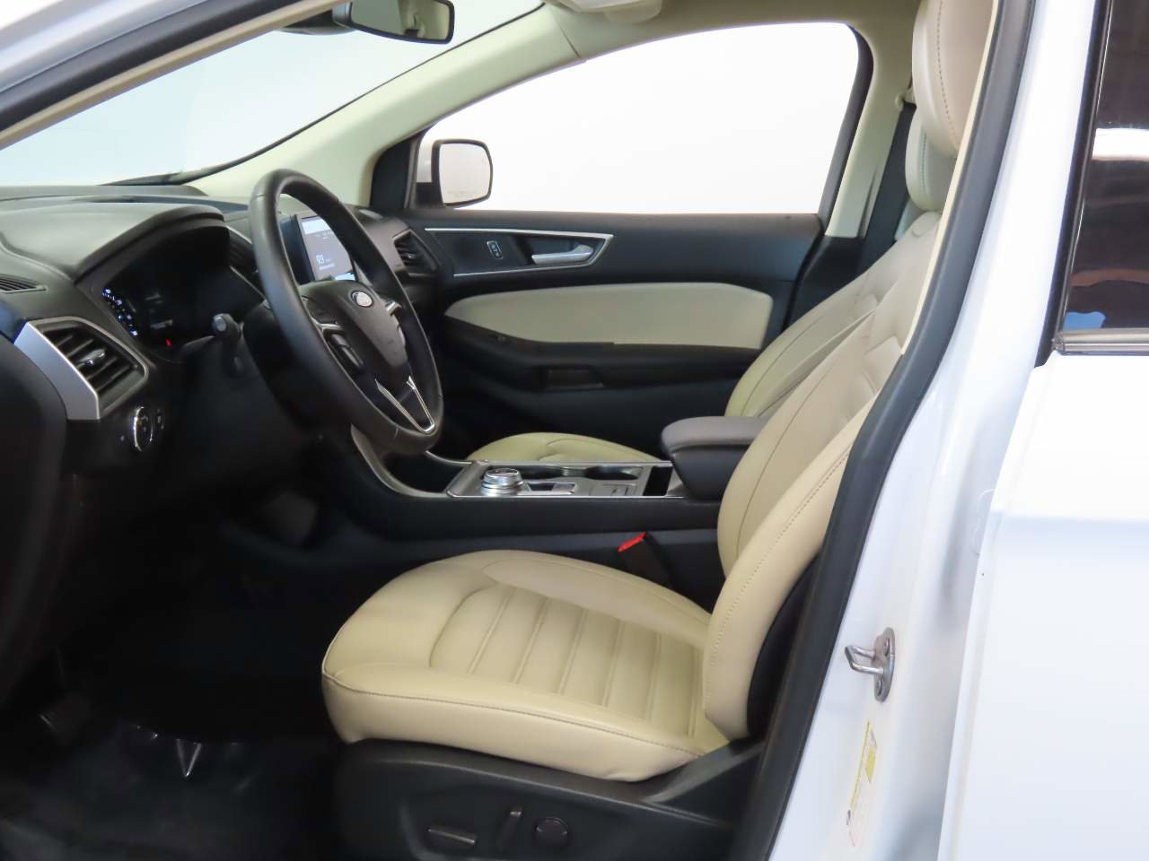 Used 2022 Ford Edge SEL w/ Convenience Package image 16