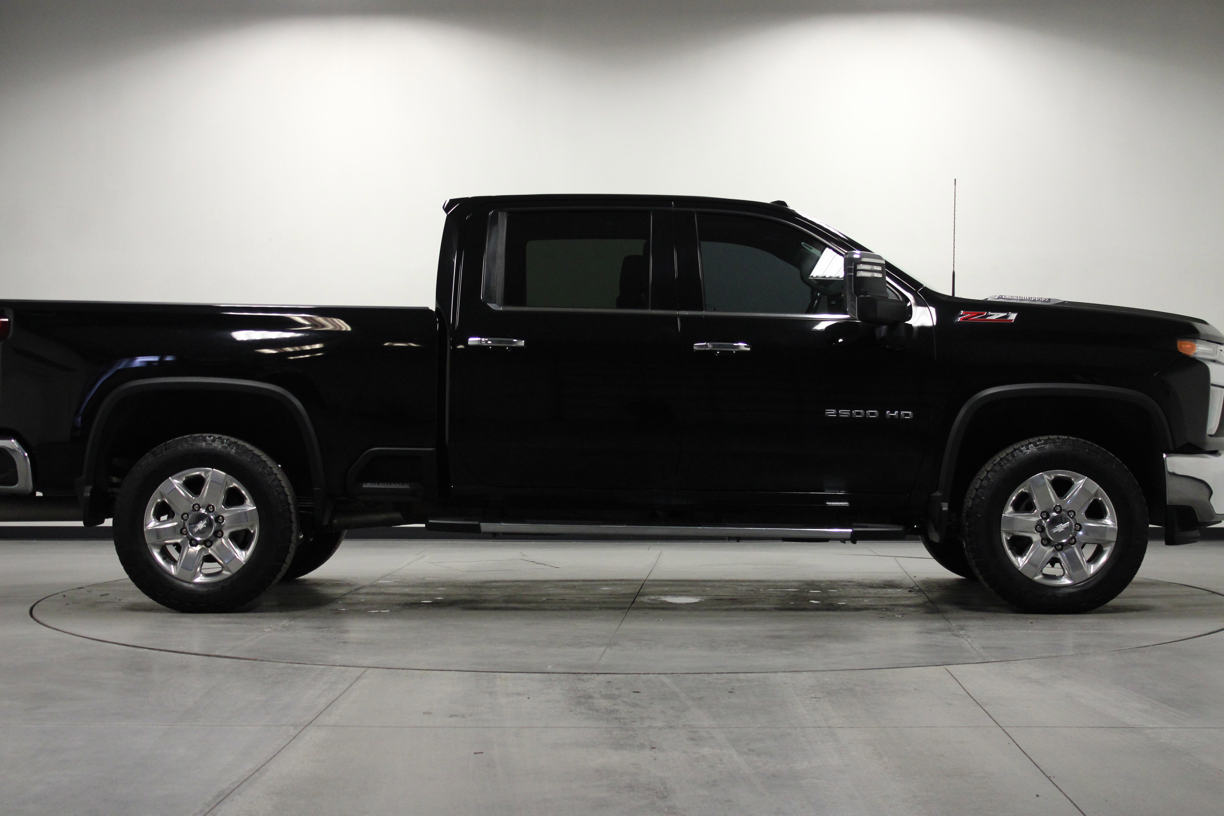 Used 2020 Chevrolet Silverado 2500 LTZ w/ LTZ Premium Package image 3