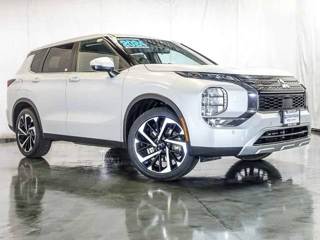 Used 2024 Mitsubishi Outlander SE AWD/4WD image 2