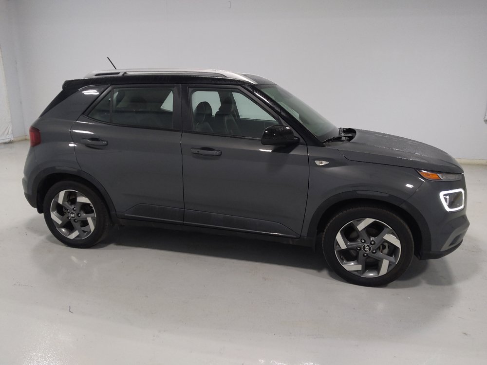 Used 2025 Hyundai Venue Limited FWD image 11