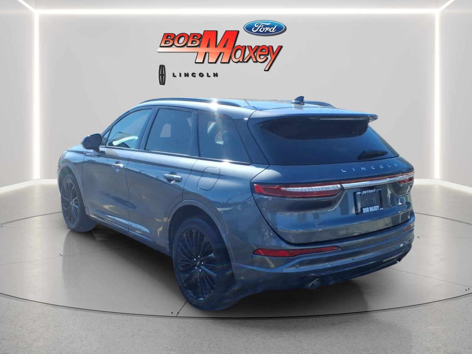 Used 2023 Lincoln Corsair Reserve w/ Jet Appearance Package AWD/4WD image 6