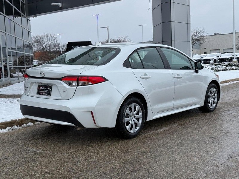 Used 2022 Toyota Corolla LE image 3