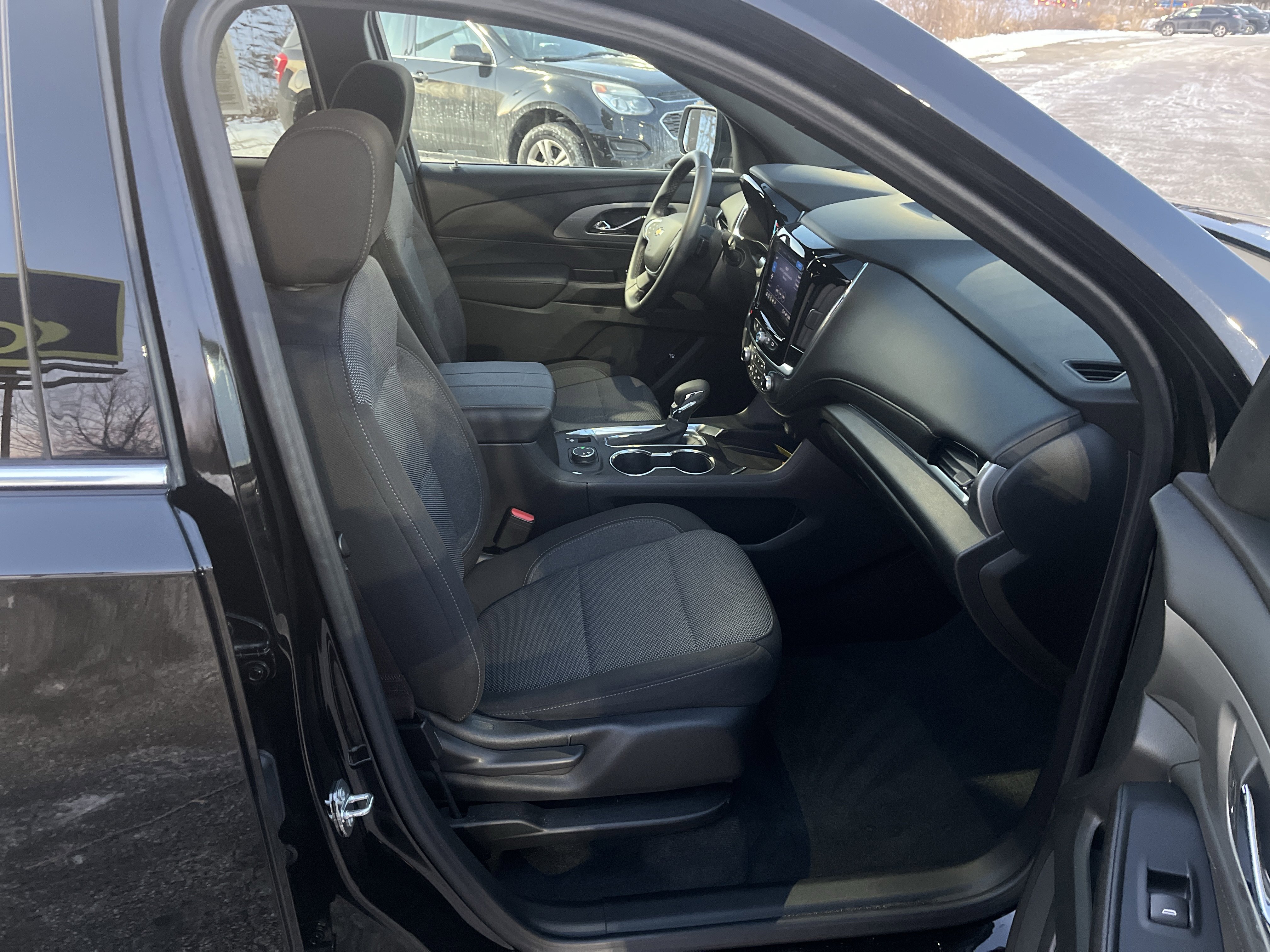 Used 2023 Chevrolet Traverse LT image 17