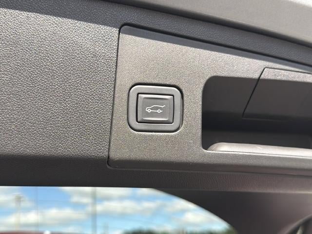 Certified 2024 Cadillac XT4 Premium Luxury FWD image 17