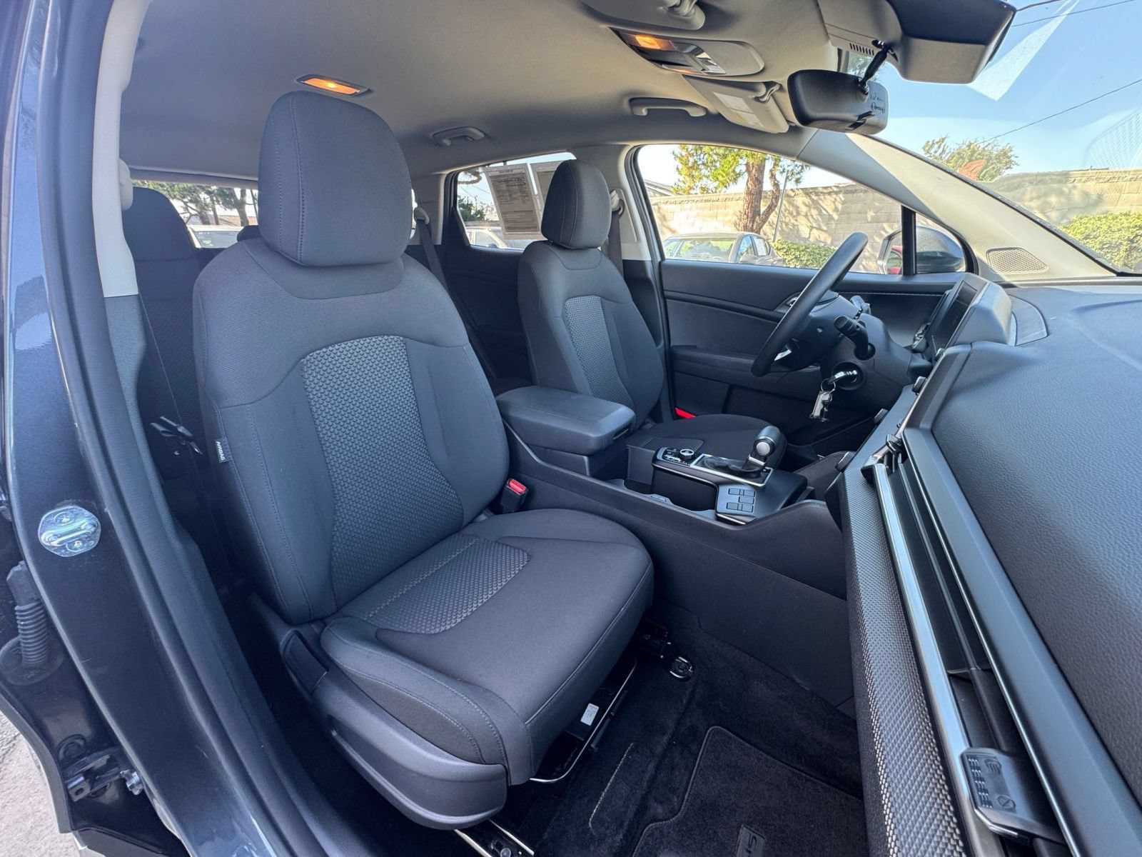 Used 2025 Kia Sportage LX FWD image 35