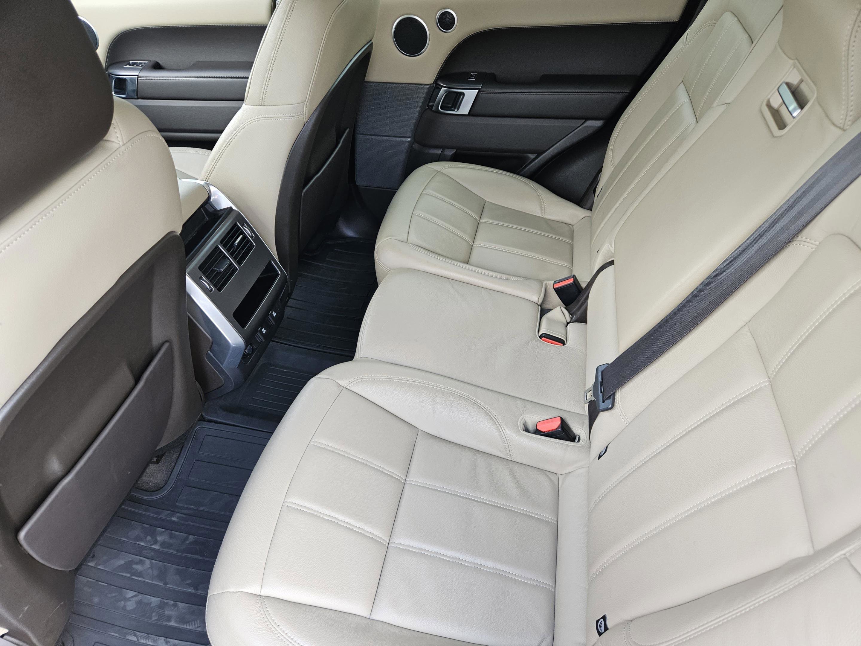 Used 2019 Land Rover Range Rover Sport SE AWD/4WD image 27