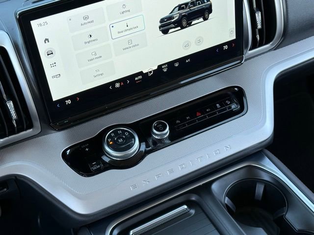 Used 2025 Ford Expedition Active image 30