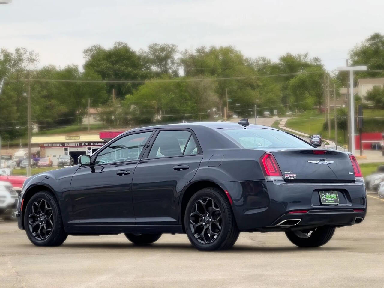 Used 2019 Chrysler 300 Touring w/ Sport Appearance Package image 5