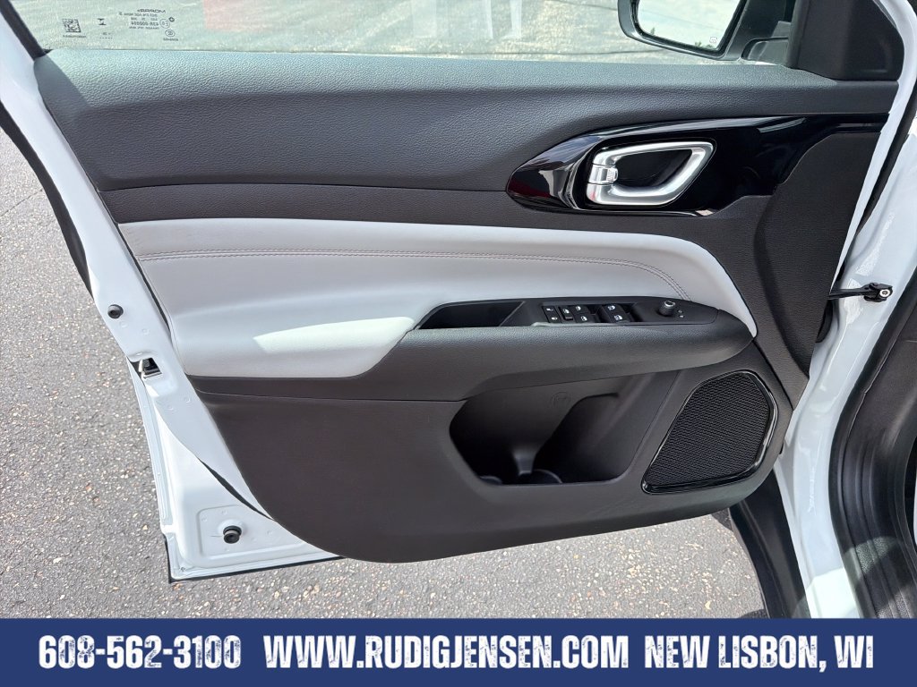 Used 2025 Jeep Compass Limited AWD/4WD image 10