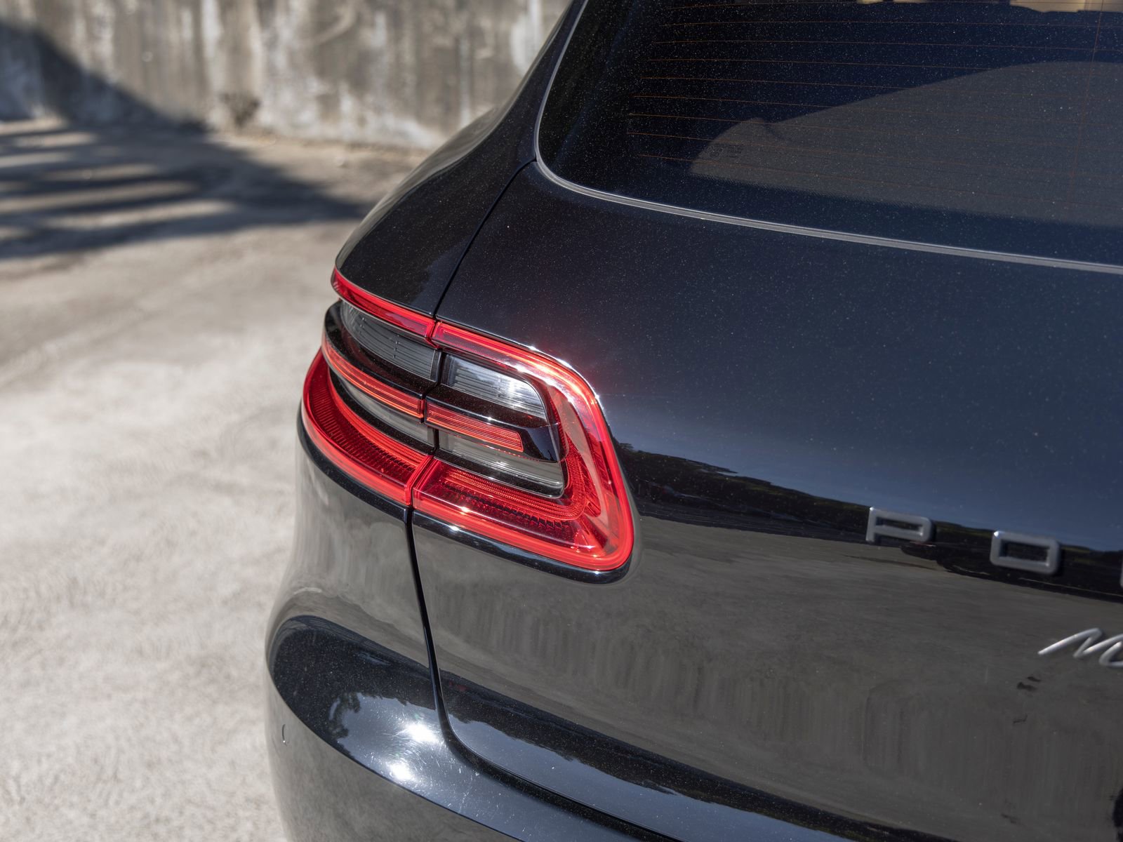 Used 2016 Porsche Macan Turbo image 18