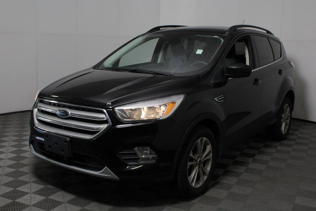 Used 2018 Ford Escape SE w/ Ford Safe & Smart Package image 3
