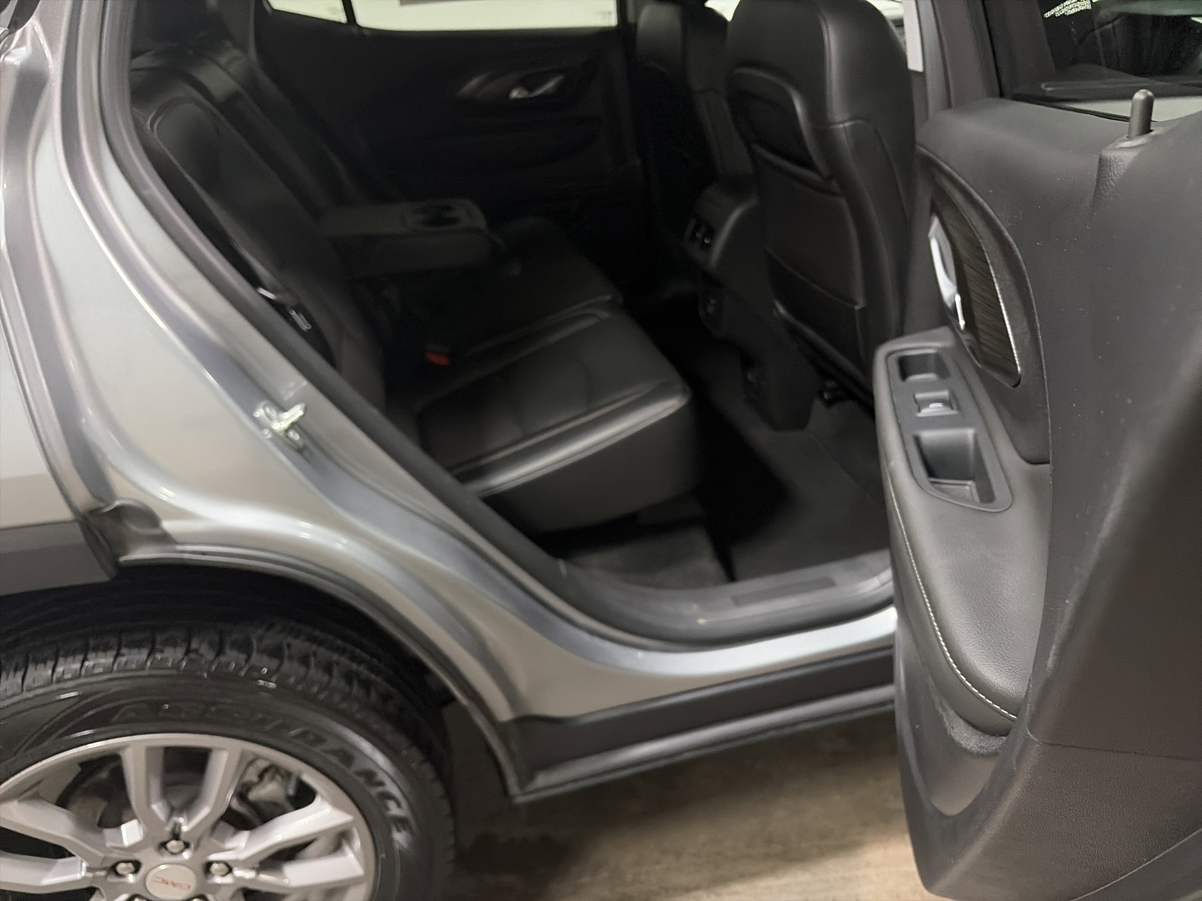 Used 2024 GMC Terrain SLT AWD/4WD image 30