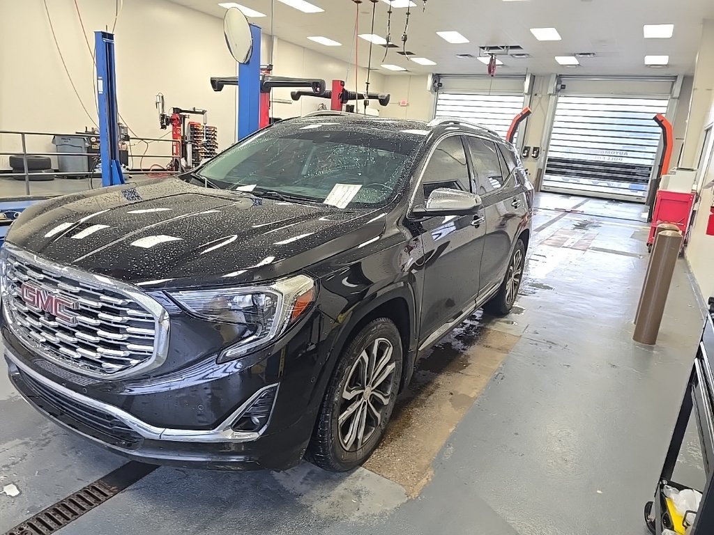 Used 2020 GMC Terrain Denali w/ GMC Pro Grade Package AWD/4WD image 2