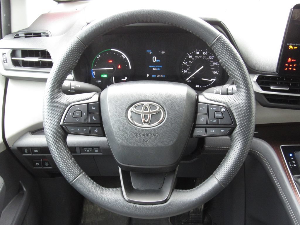 Used 2024 Toyota Sienna LE AWD/4WD image 25