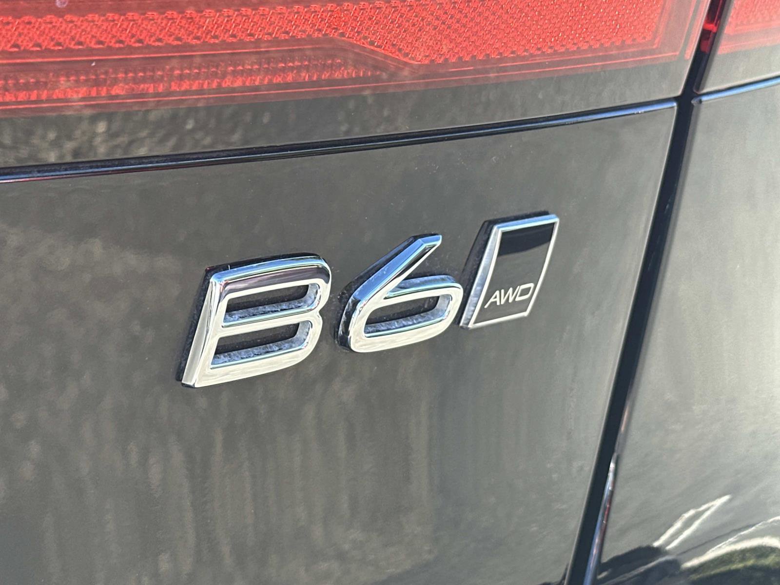 Certified 2024 Volvo V90 B6 Cross Country Plus w/ Climate Package image 28