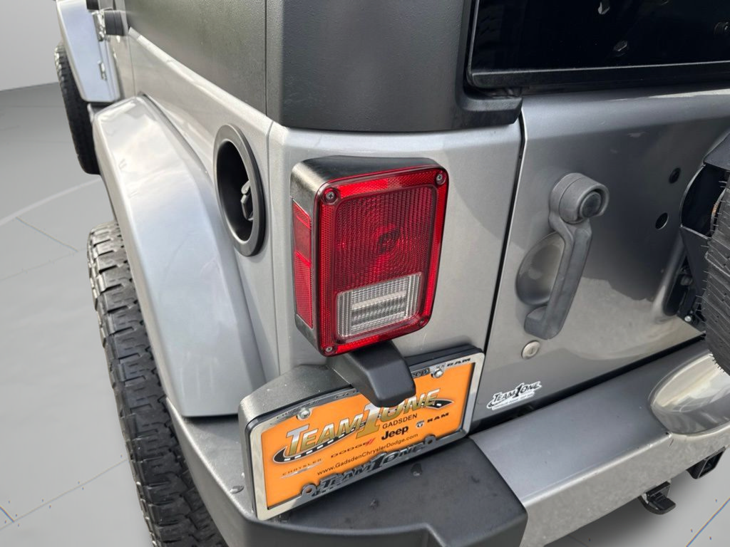 Used 2018 Jeep Wrangler Unlimited Sahara w/ Connectivity Group AWD/4WD image 26