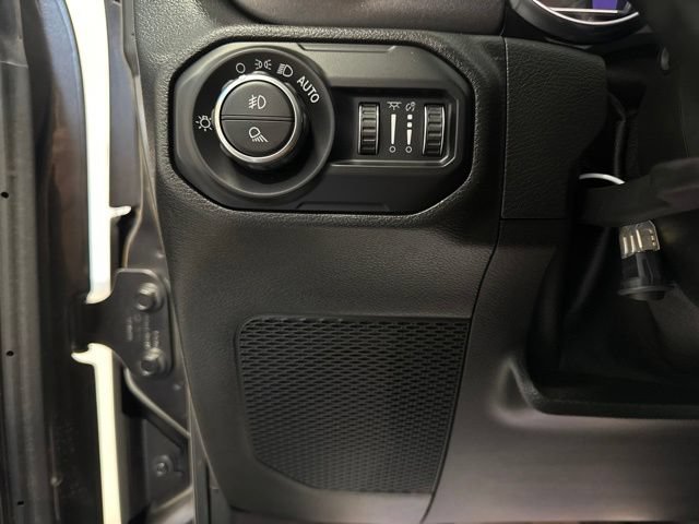 Used 2022 Jeep Gladiator Mojave w/ Cold Weather Group AWD/4WD image 30