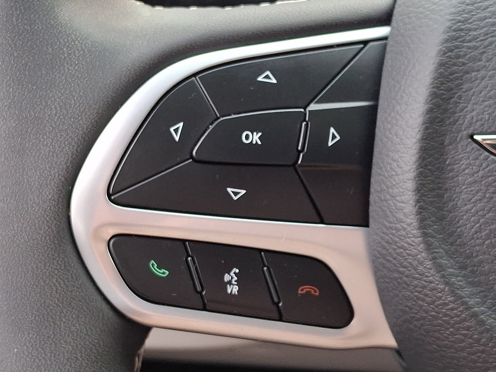 Used 2023 Chrysler Pacifica Limited FWD image 25