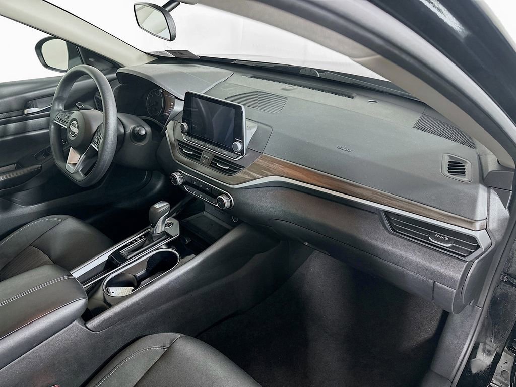 Used 2024 Nissan Altima 2.5 SV image 31