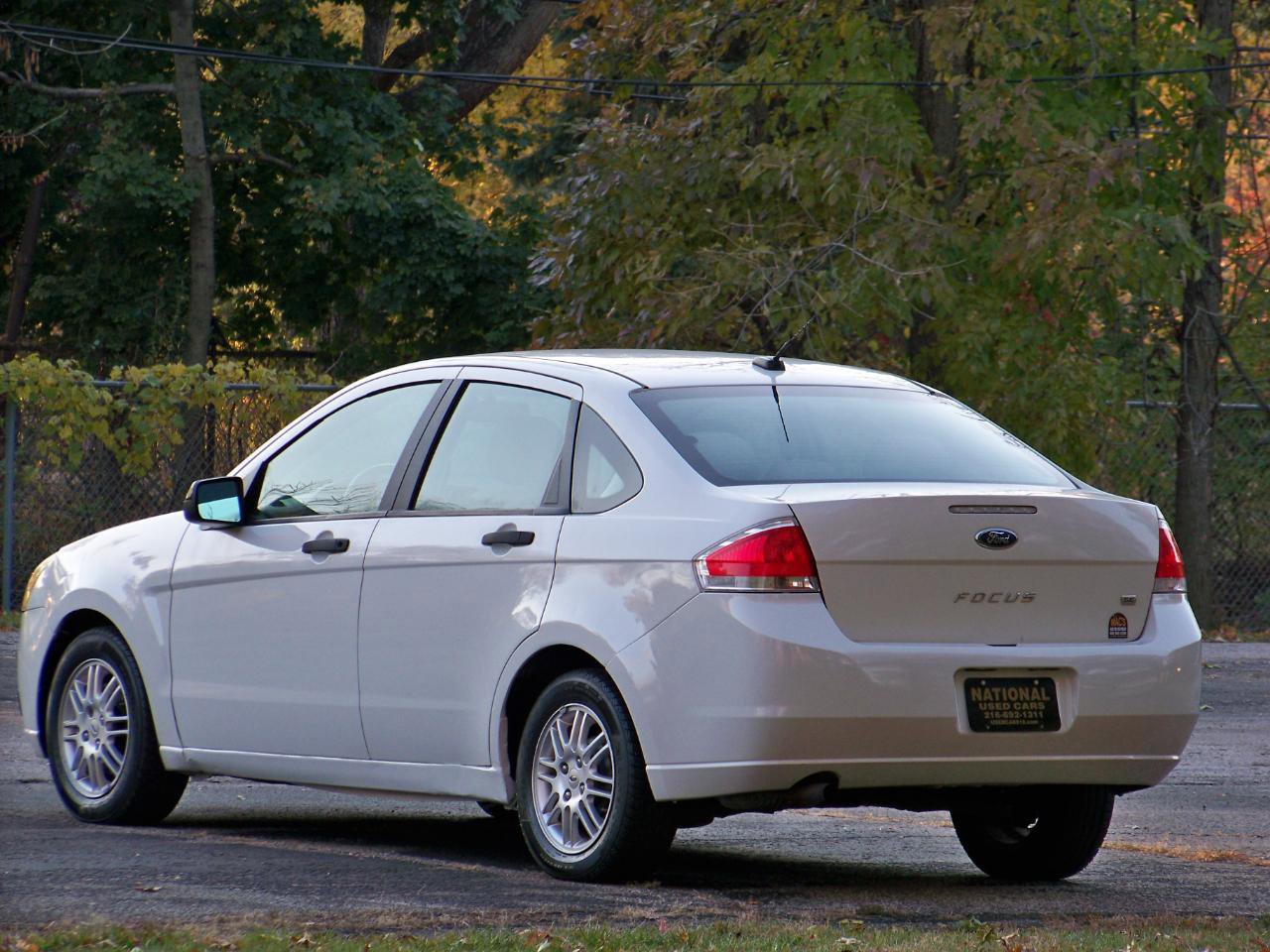 Used 2010 Ford Focus SE image 8