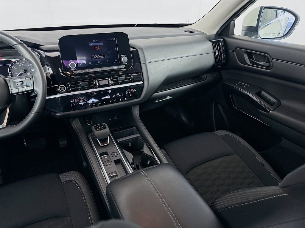 Used 2024 Nissan Pathfinder SV image 23