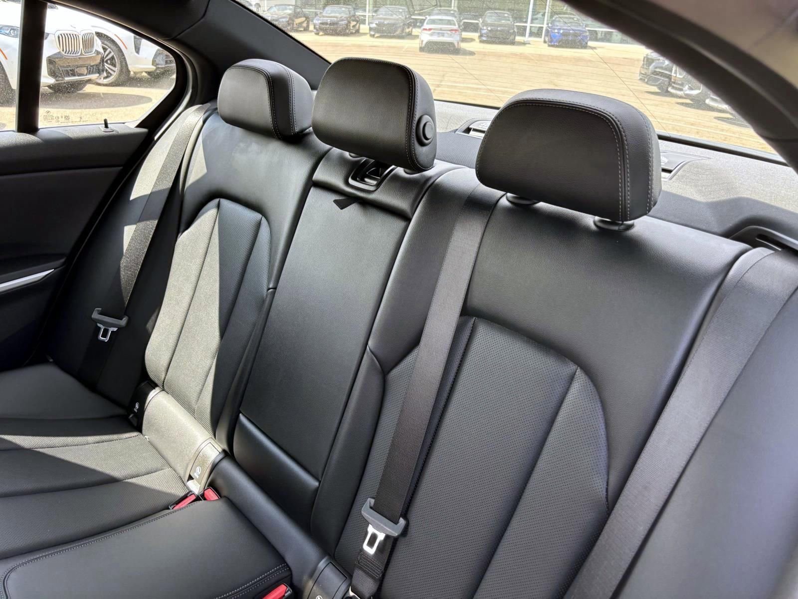 Used 2025 BMW 330i xDrive Sedan AWD/4WD image 27