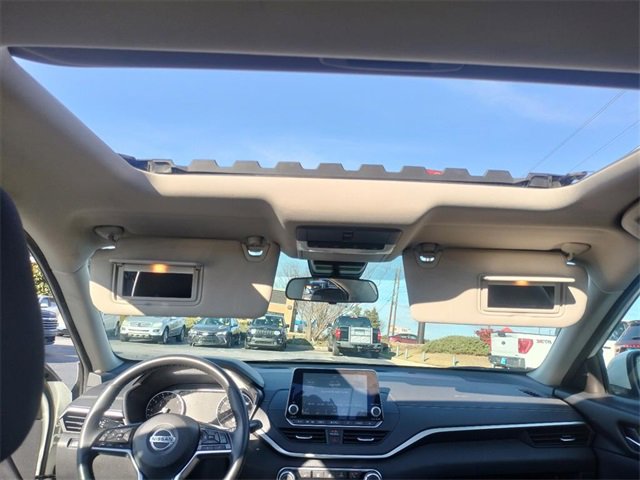 Used 2022 Nissan Altima 2.5 SV w/ SV Premium Package image 19